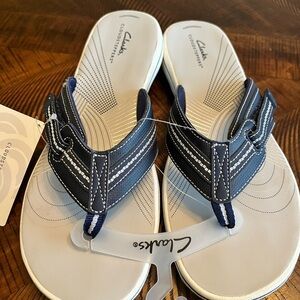 Clarks Women's Navy Blue cloudstepper Flip Flops Sandals size 11 New!